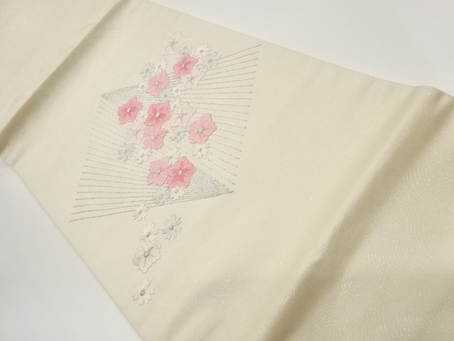 銀駒刺繍変わり色紙に花々散らし模様開き名古屋帯（額縁仕立て）